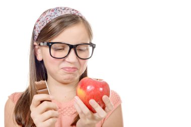 varoluş çikolata ve bir elma arasında tereddüt