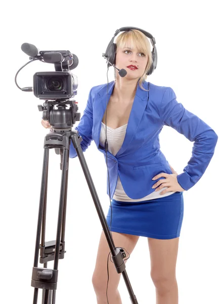 Krásná mladá žena s modráky a profesionální video — Stock fotografie