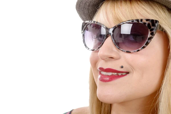 Atractiva mujer con gafas en fondo blanco —  Fotos de Stock