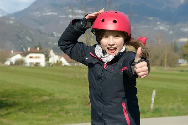 Teenage girl wearing a roller helmet. — Stock Photo, Image