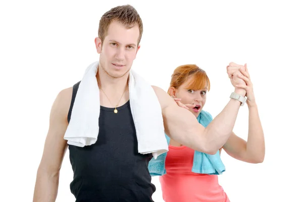Žena, zkoumání ulo ené biceps její svalnatý přítel — Stock fotografie