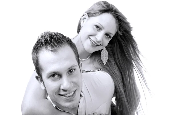 Glada unga par i kärlek i svart och vit bakgrund — Stockfoto