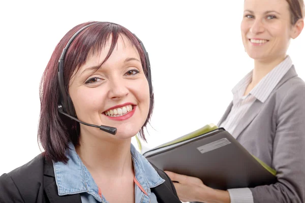 Gros plan portrait de jeune femme souriante avec casque — Photo