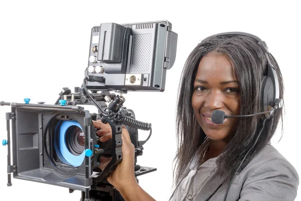 Jovens mulheres afro-americanas com câmera de vídeo profissional — Fotografia de Stock
