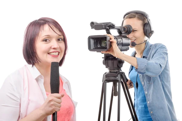 Young woman journalist with a microphone and camerawoman — Stock Photo, Image