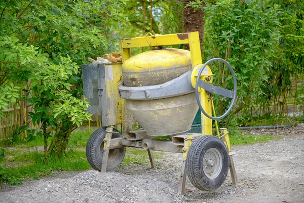 Gelber Betonmischer — Stockfoto