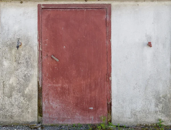 Old door painted red — Stock Photo, Image