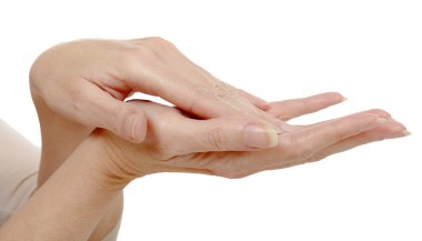 güzel kadının elleri üzerinde beyaz izole 