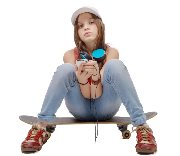 Retrato de niña de moda con auriculares azules —  Fotos de Stock