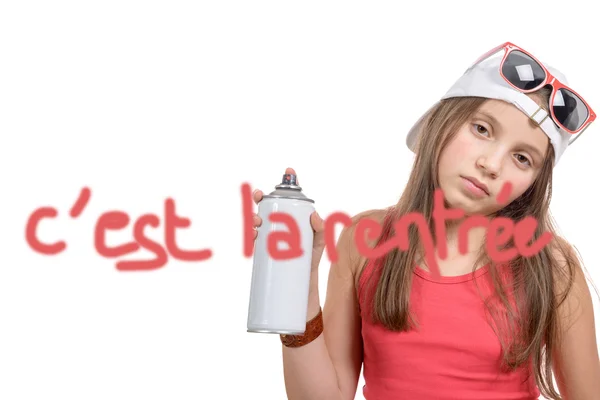 Chica escribiendo de nuevo a la escuela con una lata de spray —  Fotos de Stock