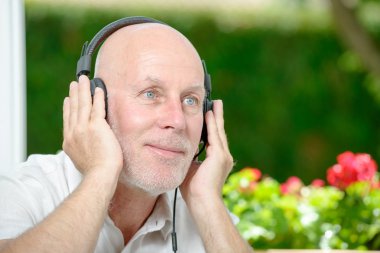 Olgun erkek müzik 