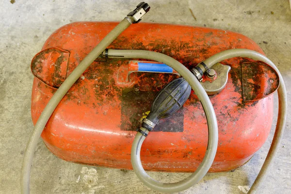 Tanque de gasolina para barco a motor — Fotografia de Stock