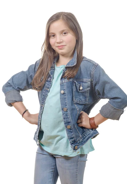 Портрет молодой девушки в джинсовой куртке — стоковое фото