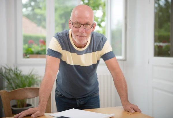 Mann mittleren Alters mit Brille — Stockfoto