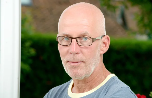 Portrait d'un homme mature avec des lunettes — Photo