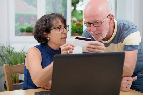 Couple of senior buy with internet — Stock Photo, Image