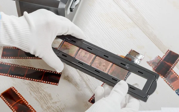 Technician scan a negative film — Stock Photo, Image