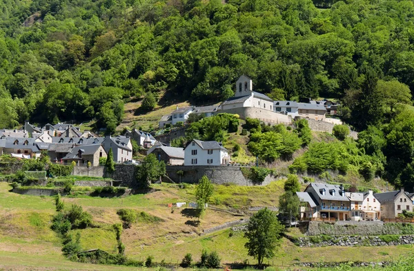 Pueblo de montaña, Pirineos Francia — Foto de Stock