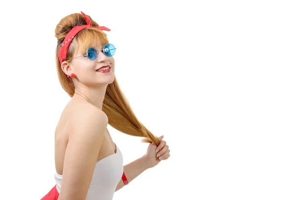 Hezká dívka v retro stylu s modré brýle na bílém pozadí — Stock fotografie