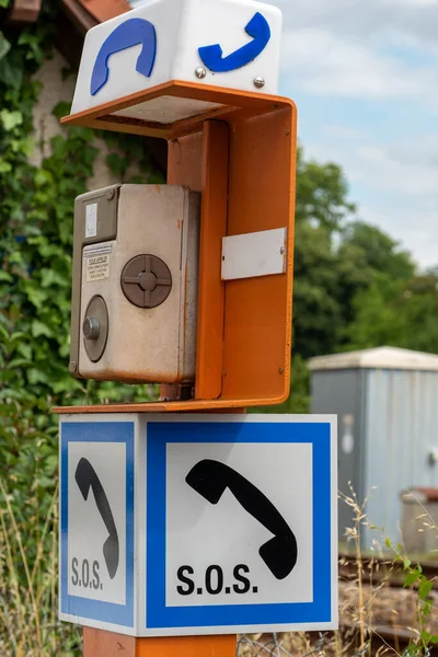 Antieke Noodtelefoon Een Frans Treinstation — Stockfoto