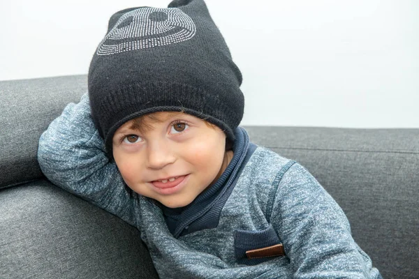 Портрет Маленького Ребенка Зимней Шляпе — стоковое фото