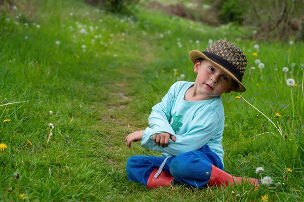 Jeune Enfant Dans Nature — Photo