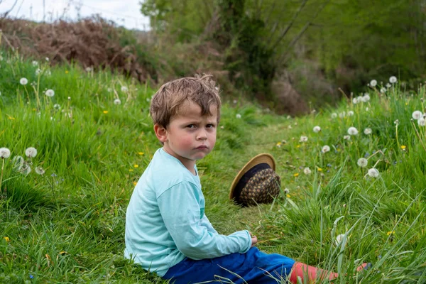 Jeune Enfant Triste Dans Nature — Photo