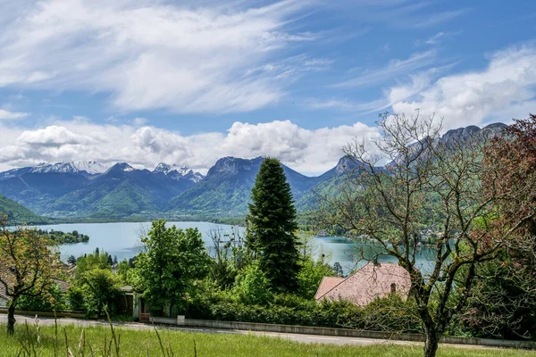 Piękny Widok Alpy Francuskie Nad Jeziorem Annecy Francja — Zdjęcie stockowe