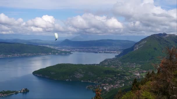 Vacker Utsikt Över Franska Alperna Vid Sjön Annecy Frankrike — Stockvideo