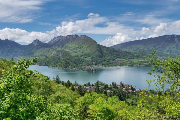 Piękny Widok Alpy Francuskie Nad Jeziorem Annecy Francja — Zdjęcie stockowe