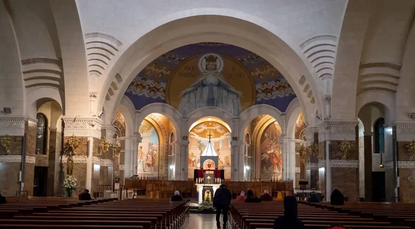 Una Vista Interior Basílica Lourdes Francia — Foto de Stock