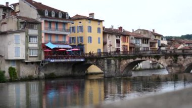 Saint Girons 'daki Le Salat Nehri, Ariege, Midi Pirene, Güney Fransa