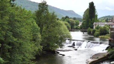 Saint Girons 'daki Le Salat Nehri, Ariege, Midi Pirene, Güney Fransa