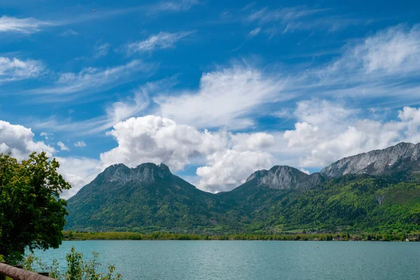 Piękny Widok Alpy Francuskie Nad Jeziorem Annecy Francja — Zdjęcie stockowe