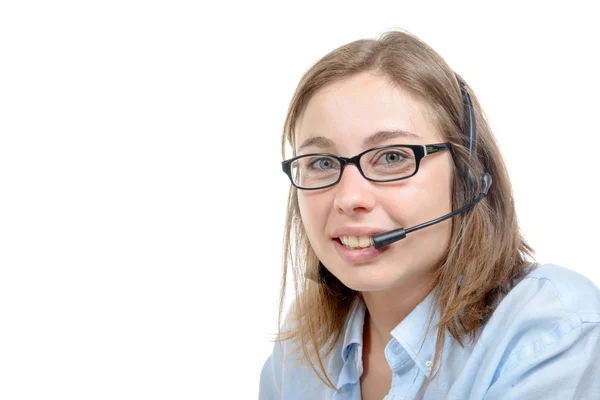 Una giovane receptionist sorride alla telecamera — Foto Stock