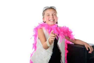 güzel bir kız ile bir pembe tüylü boa 