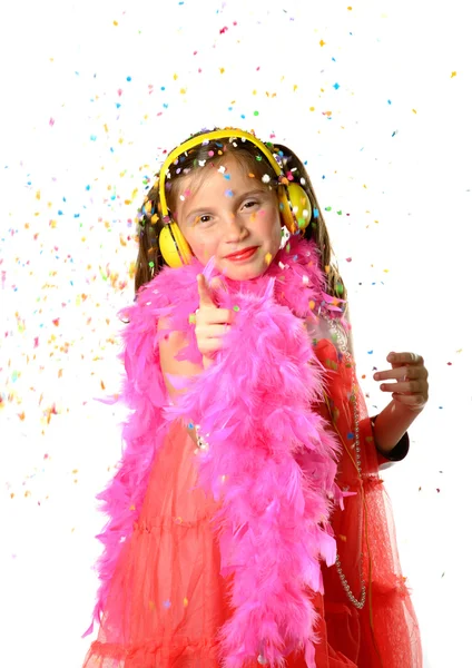 Una niña bonita con una boa de plumas rosa — Foto de Stock