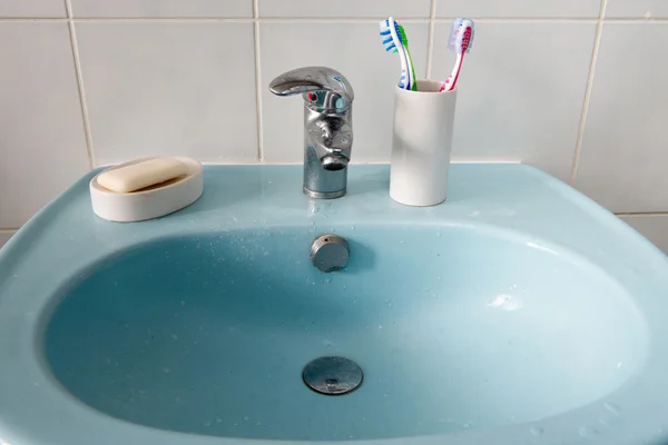 Lavabo de baño sucio — Foto de Stock