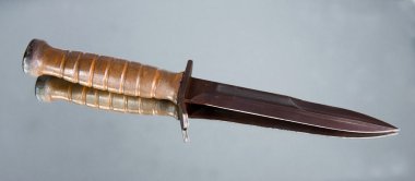 hançer bir yansıması ile