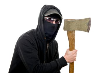 Bir suçlunun saldırı balta ile