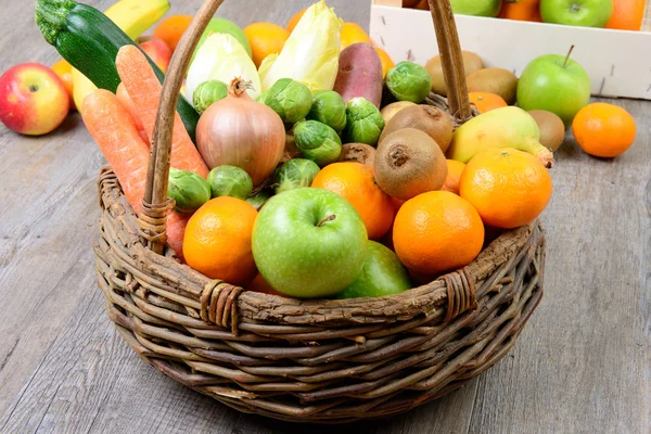 Fruit and vegetable basket — Stock Photo, Image