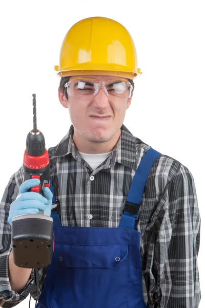 Trabajador joven con un taladro está enojado — Foto de Stock