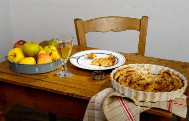 elmalı turta bir tablo