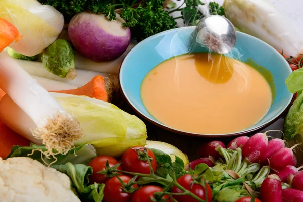 Plato de sopa de calabaza con verduras —  Fotos de Stock