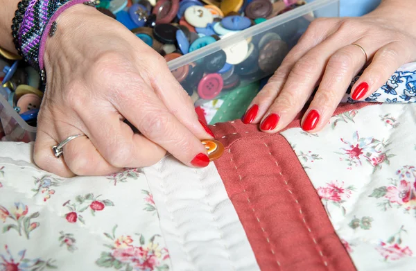 Close-up of the hands of a seamstress — Stock Photo, Image