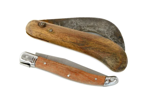 Zwei alte Messer mit Holzgriff — Stockfoto