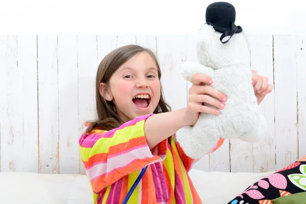 Hrát si s její teddy holčička — Stock fotografie