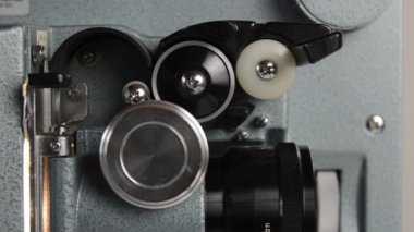 16 mm film projektör