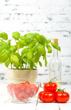 domates ve fesleğen