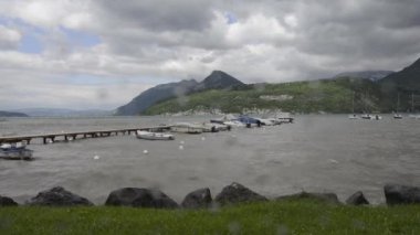 Gölde güçlü rüzgarlar